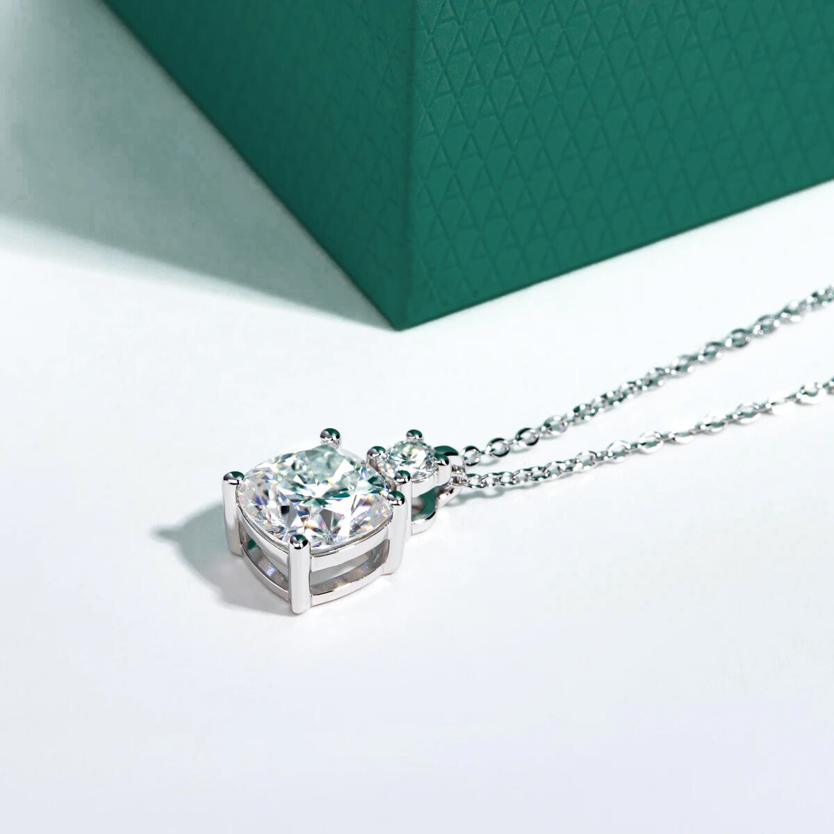 The Thalia – Cushion & Round Moissanite Necklace