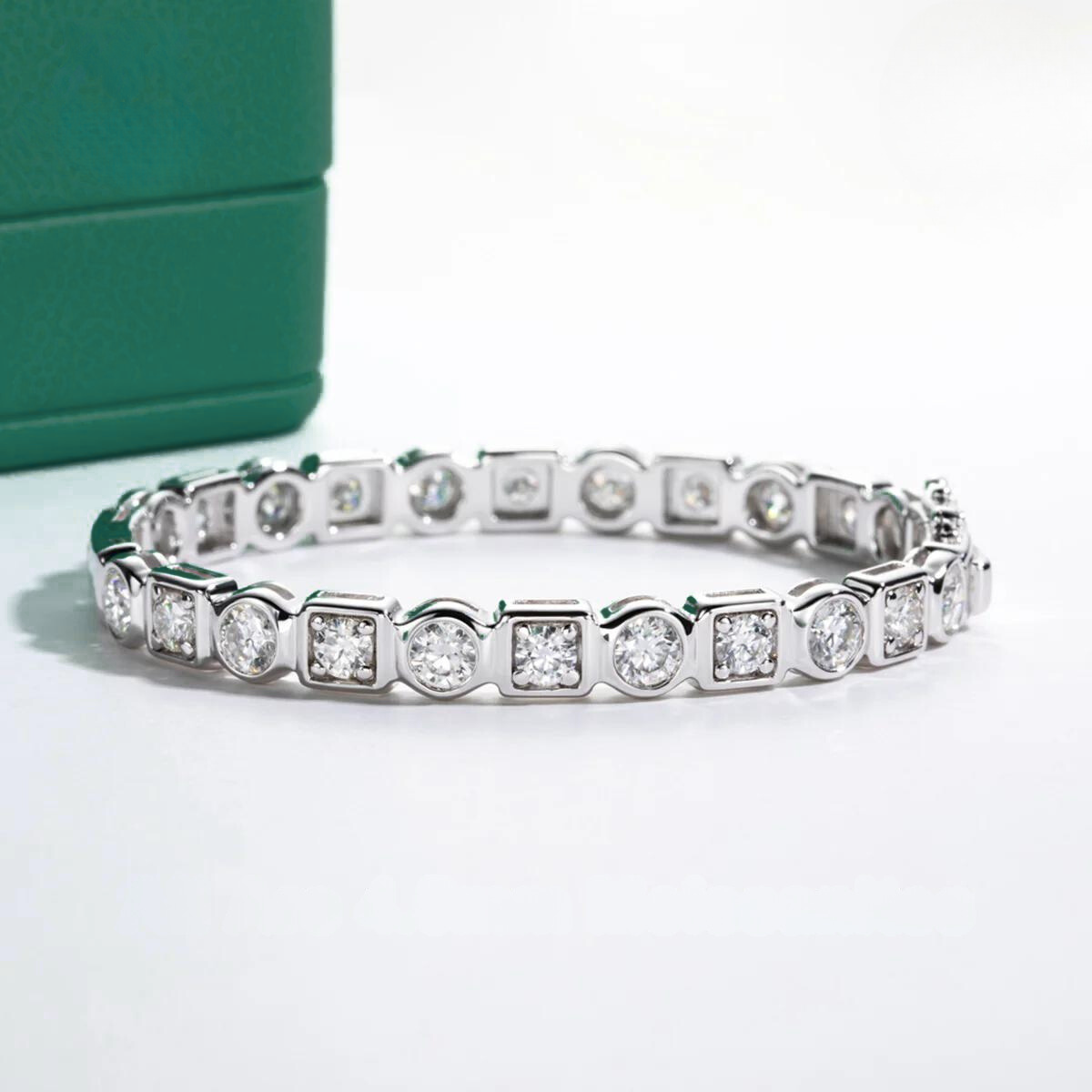The Fusion - Round Brilliant Cut Moissanite Bracelet