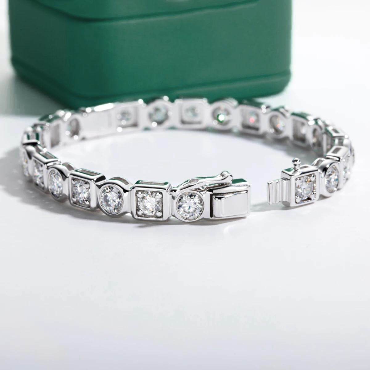 The Fusion - Round Brilliant Cut Moissanite Bracelet