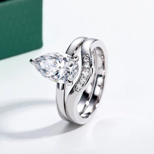 The Floriane - Pear Cut Moissanite Set