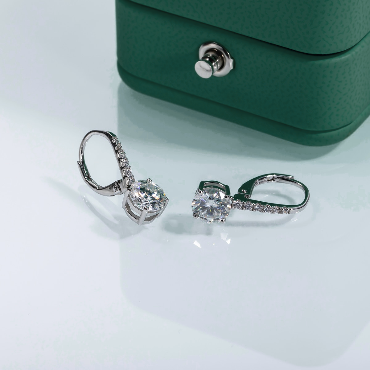 The Anna - Round Brilliant Cut Moissanite Earrings
