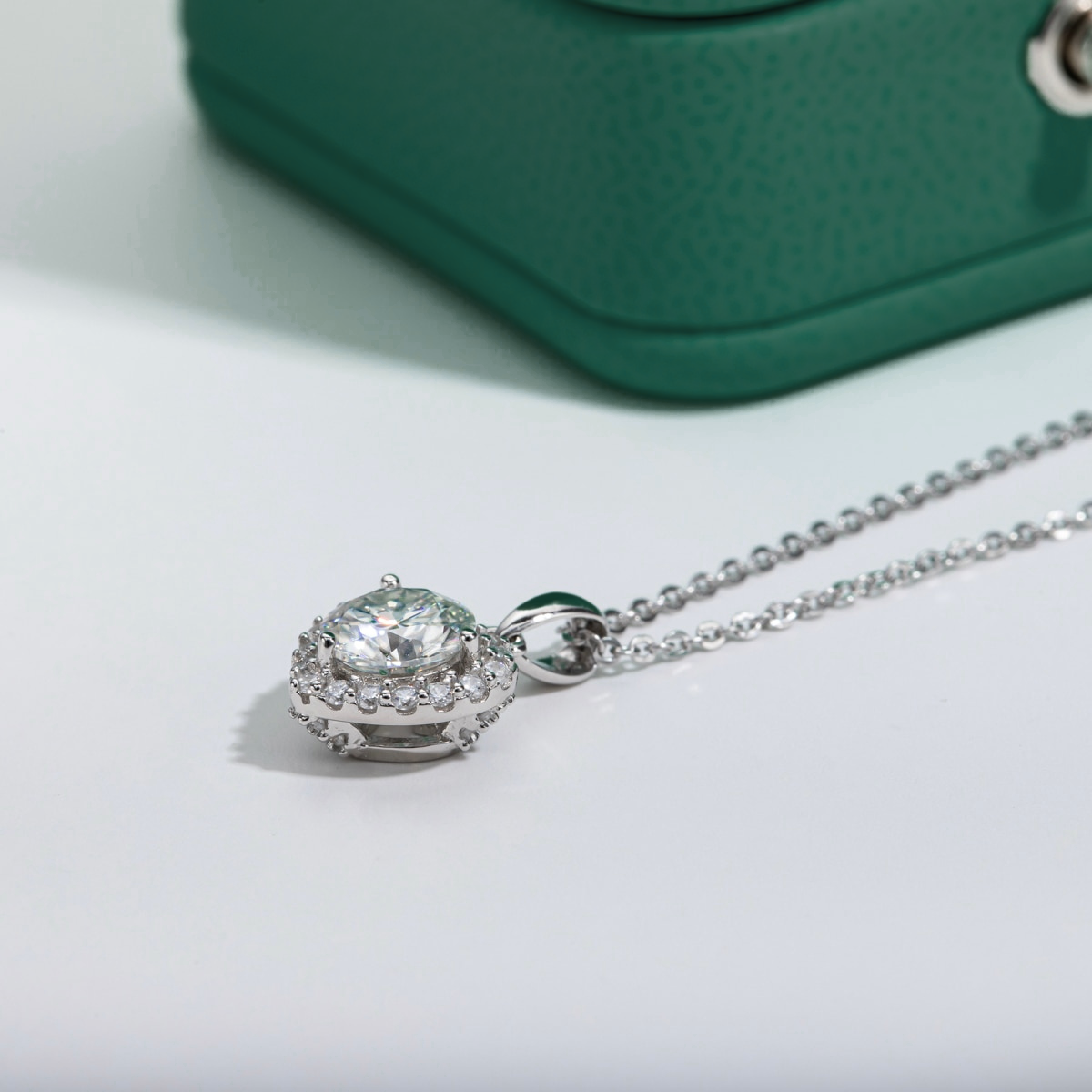 The Heart - Round Brilliant Cut Moissanite Necklace