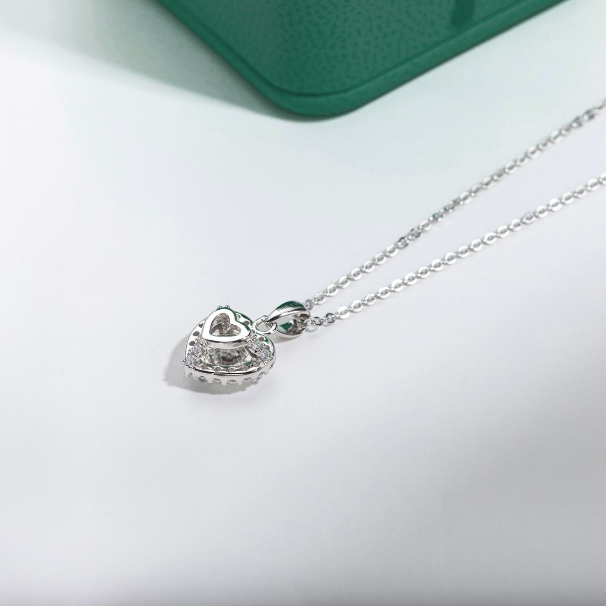 The Heart - Round Brilliant Cut Moissanite Necklace