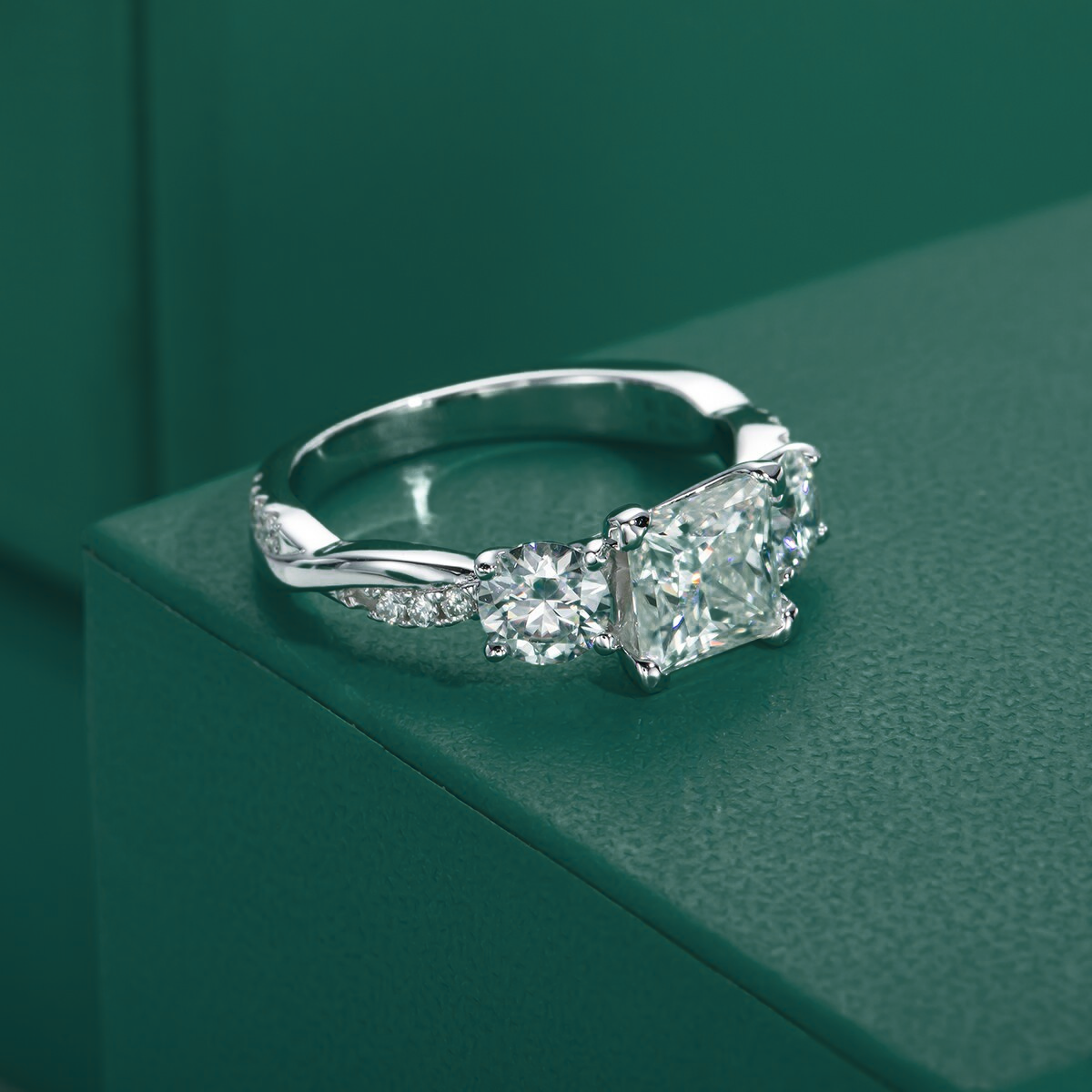 The Elysian – Princess & Round Brilliant Three-Stone Moissanite Ring