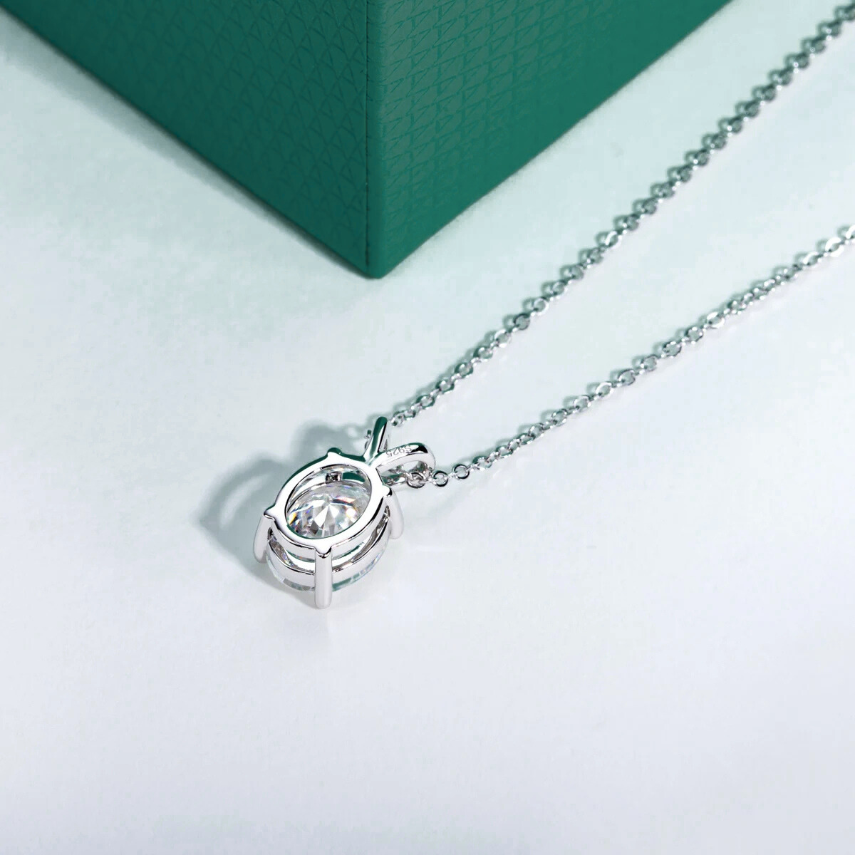 The Elara – Oval Cut Moissanite Necklace