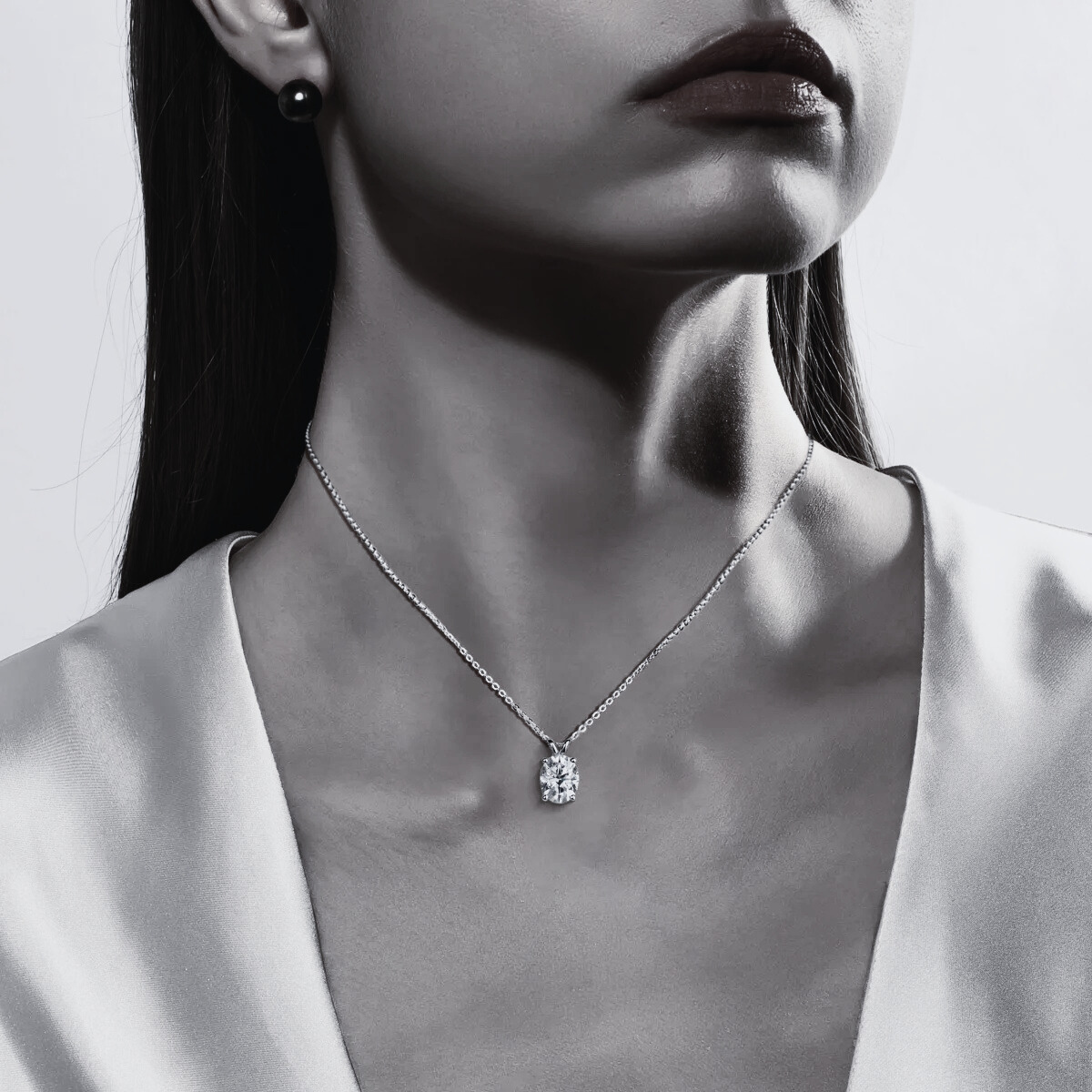 The Elara – Oval Cut Moissanite Necklace