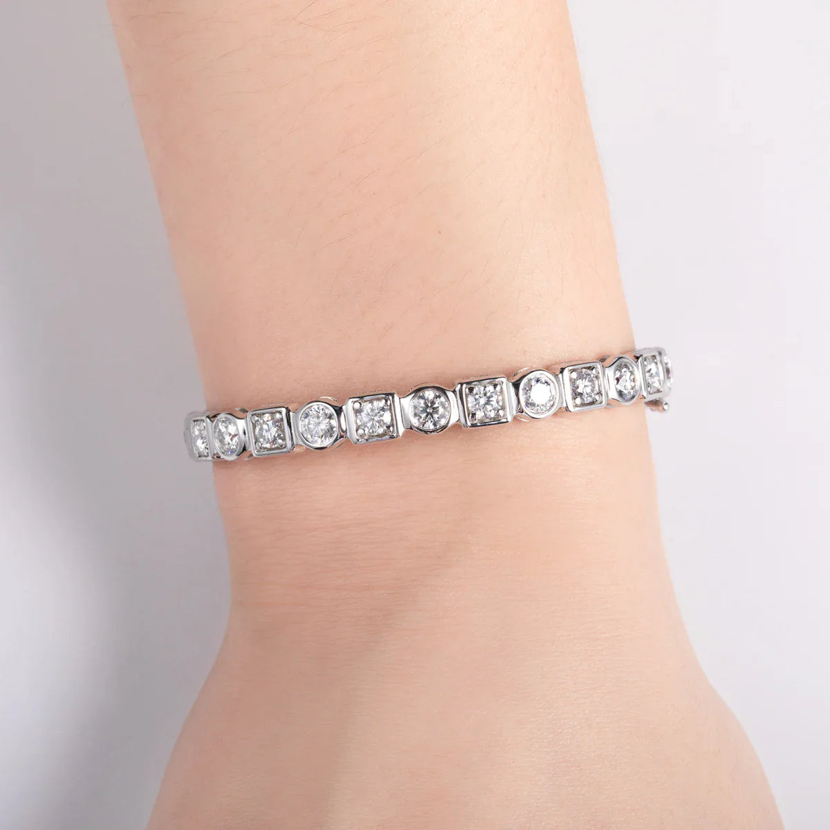 The Fusion - Round Brilliant Cut Moissanite Bracelet