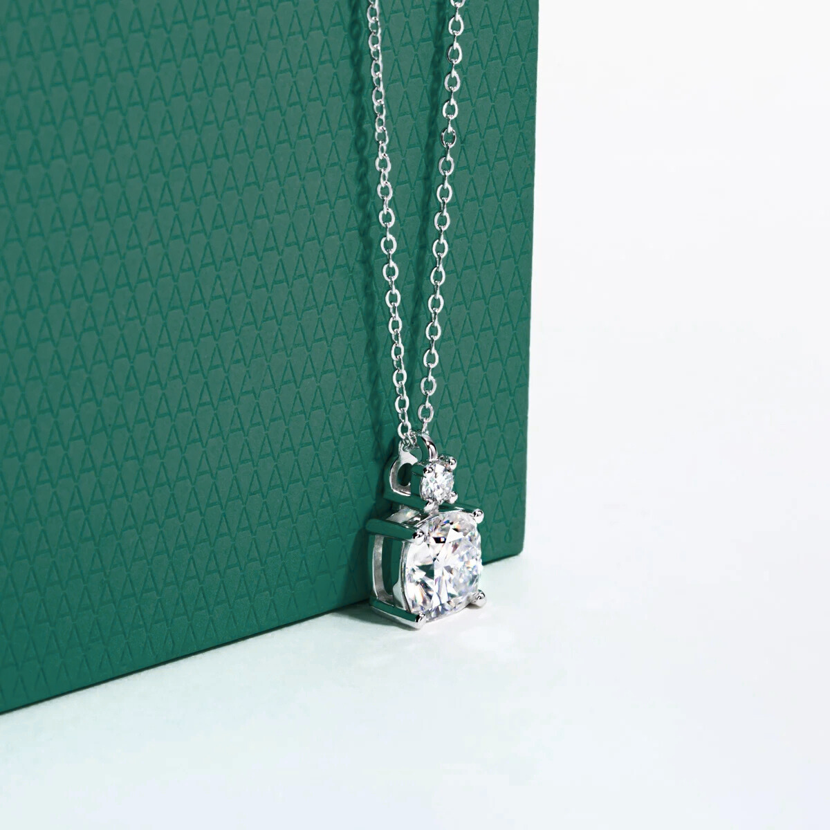 The Thalia – Cushion & Round Moissanite Necklace