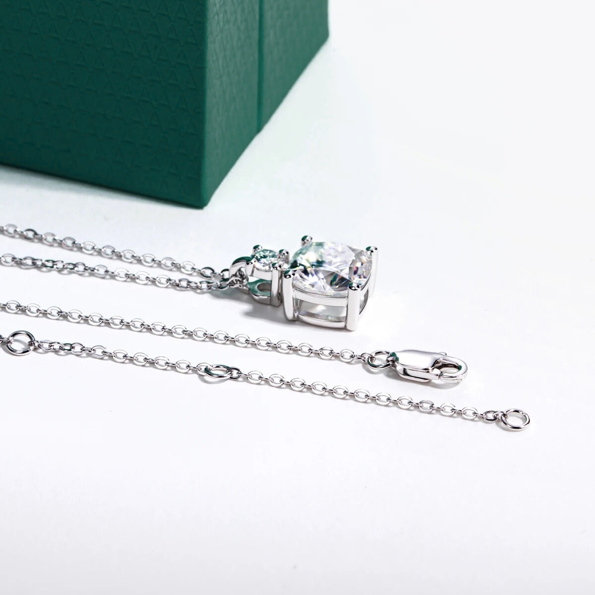 The Thalia – Cushion & Round Moissanite Necklace