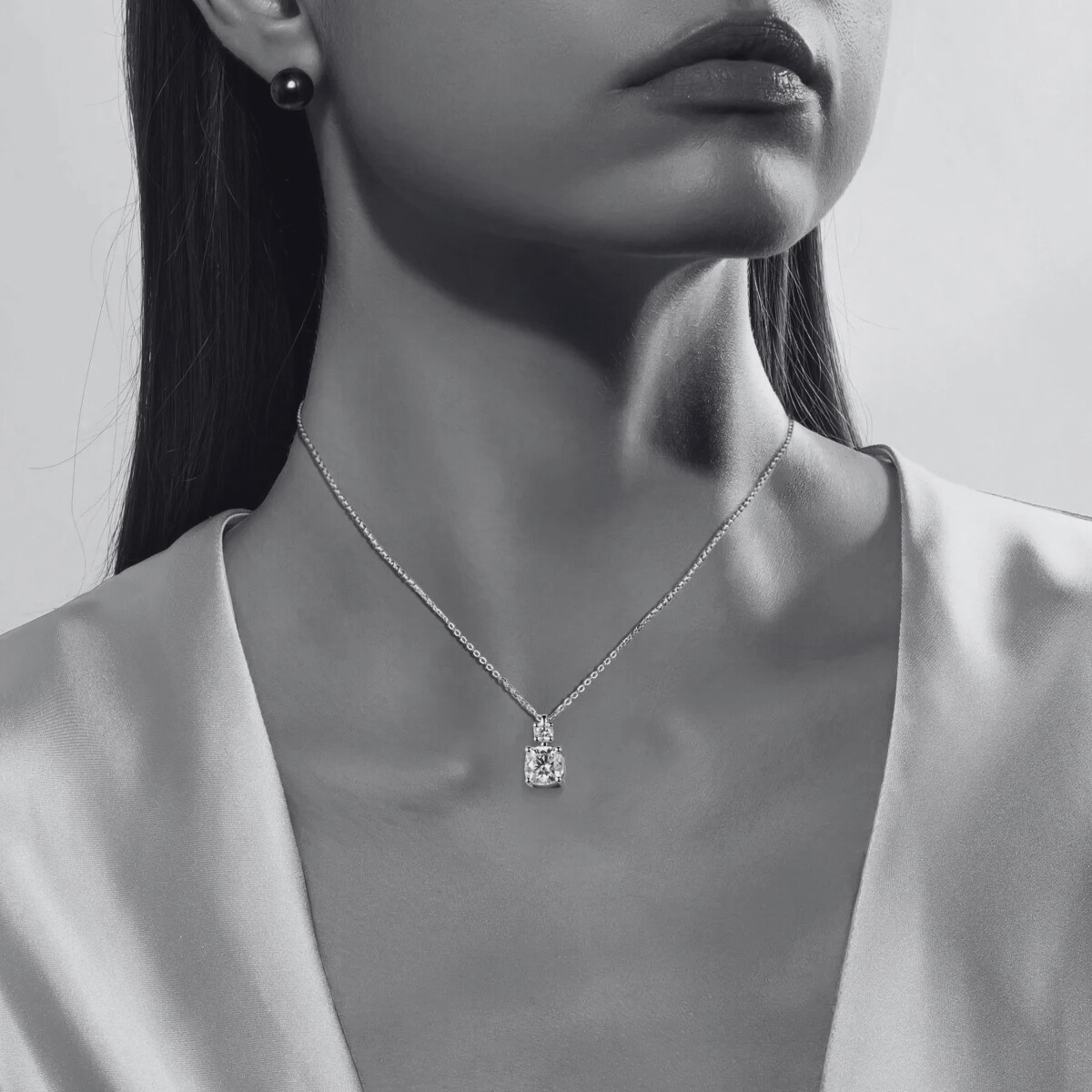 The Thalia – Cushion & Round Moissanite Necklace