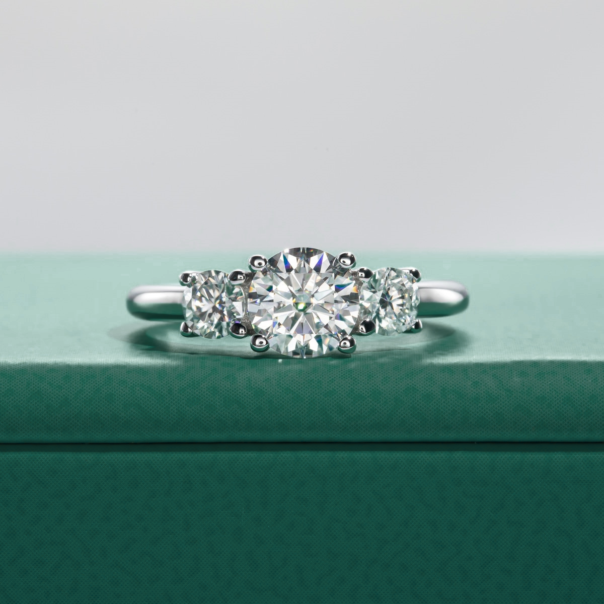 Mirage Rig 3 Rings The Mirage - Round Brilliant Three-Stone Moissanite Ring – Moisfine