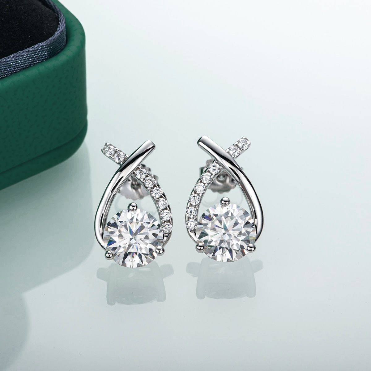 The Florence - Round Brilliant Cut Moissanite Earrings