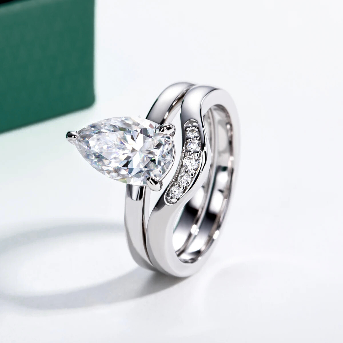 The Floriane - Pear Cut Moissanite Set