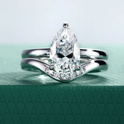 The Floriane - Pear Cut Moissanite Set