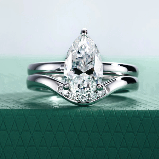 The Floriane - Pear Cut Moissanite Set