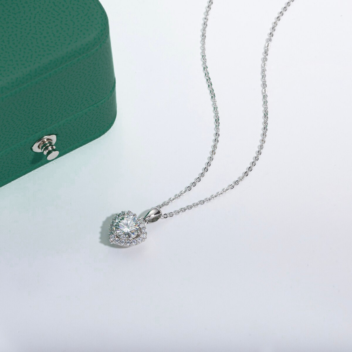 The Heart - Round Brilliant Cut Moissanite Necklace