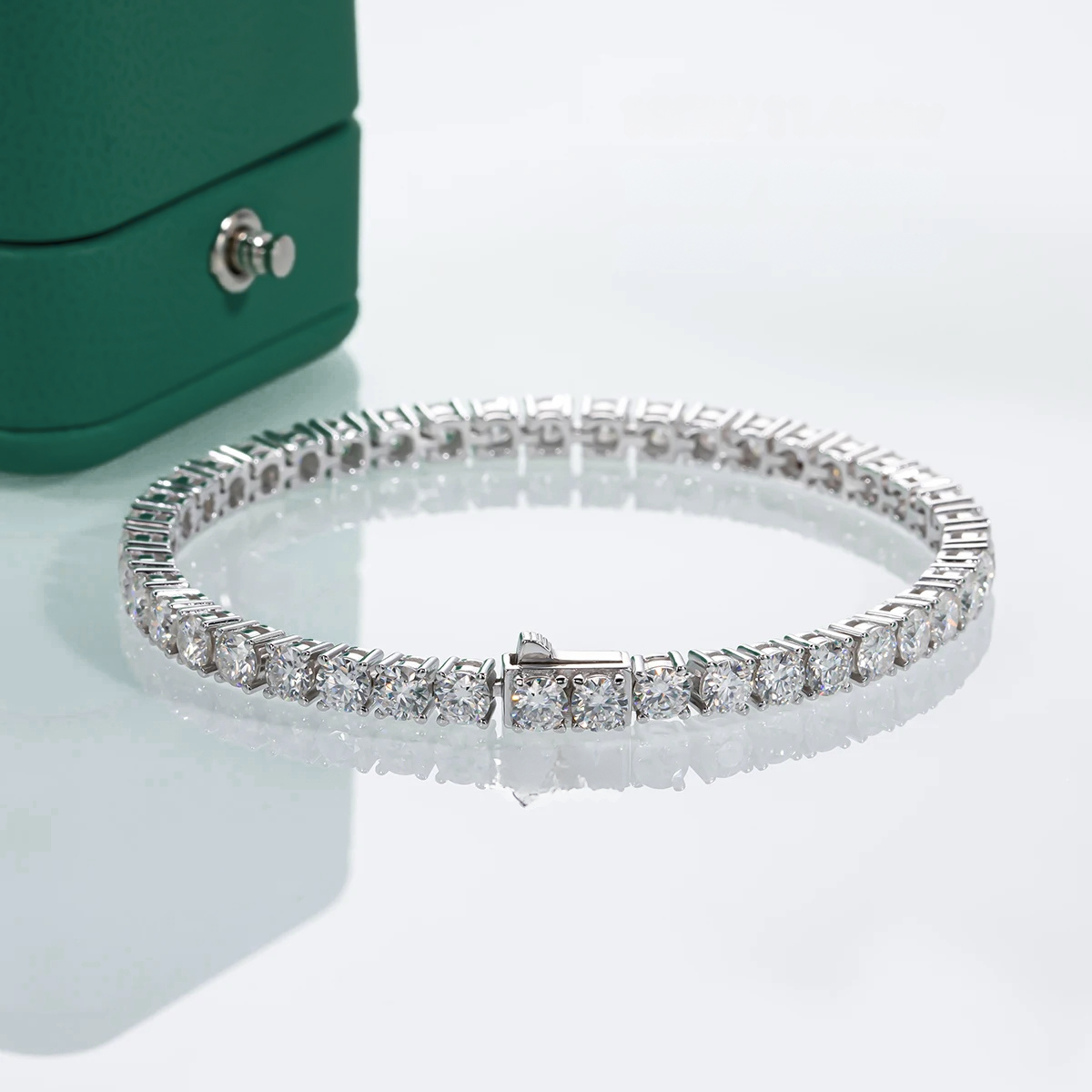 The Clara - Moissanite Tennis Bracelet (4mm)