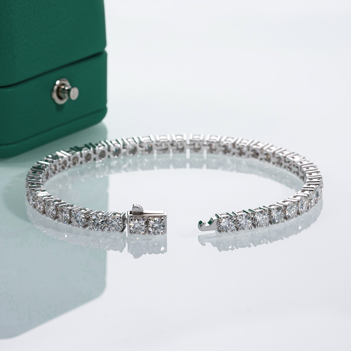 The Clara - Moissanite Tennis Bracelet (4mm)