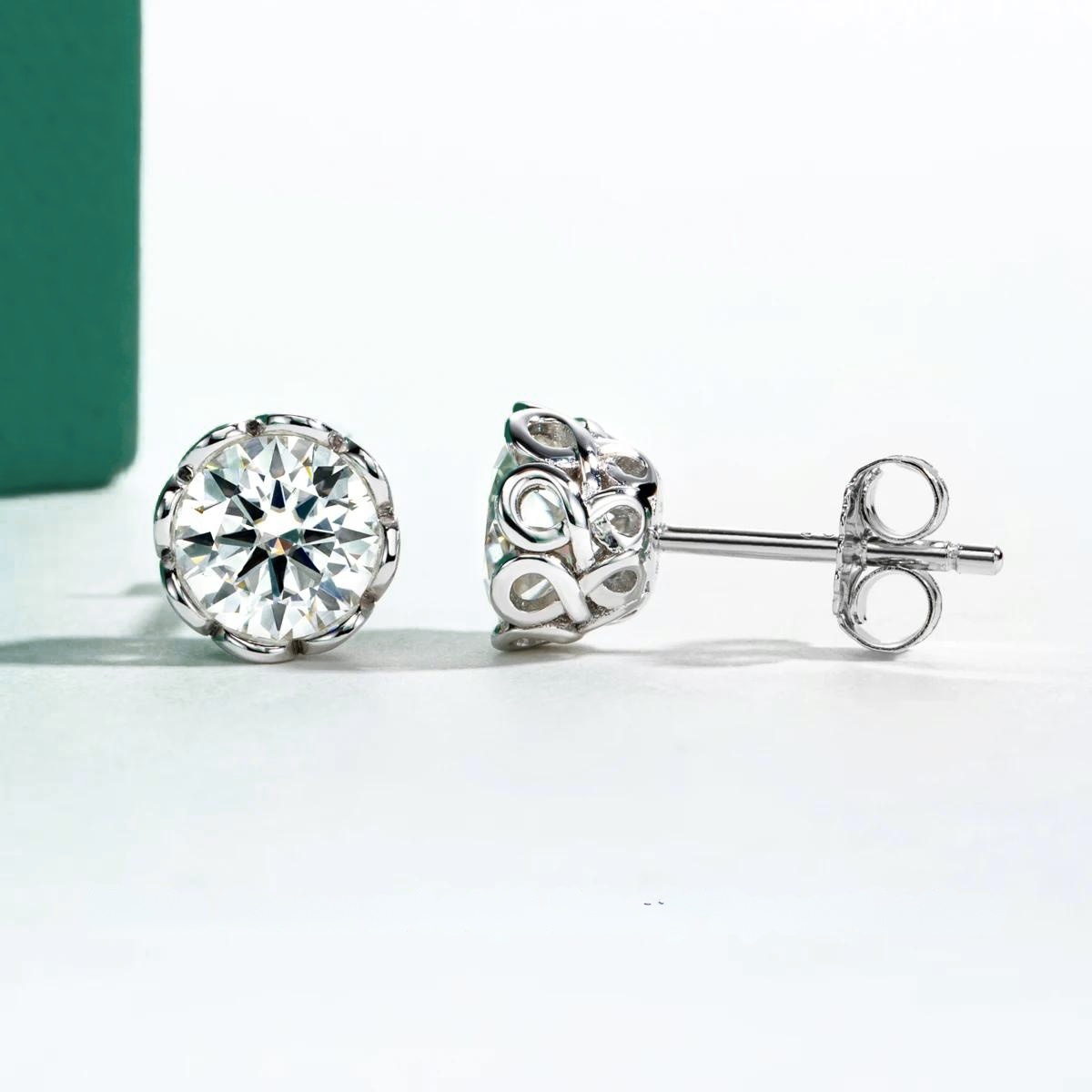 The Majesty - Round Brilliant Cut Moissanite Earrings